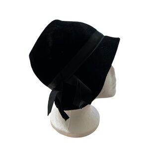 Vintage Sheridan Black Velvet Cloche Hat | Made in Italy | Ribbon Band & Bow